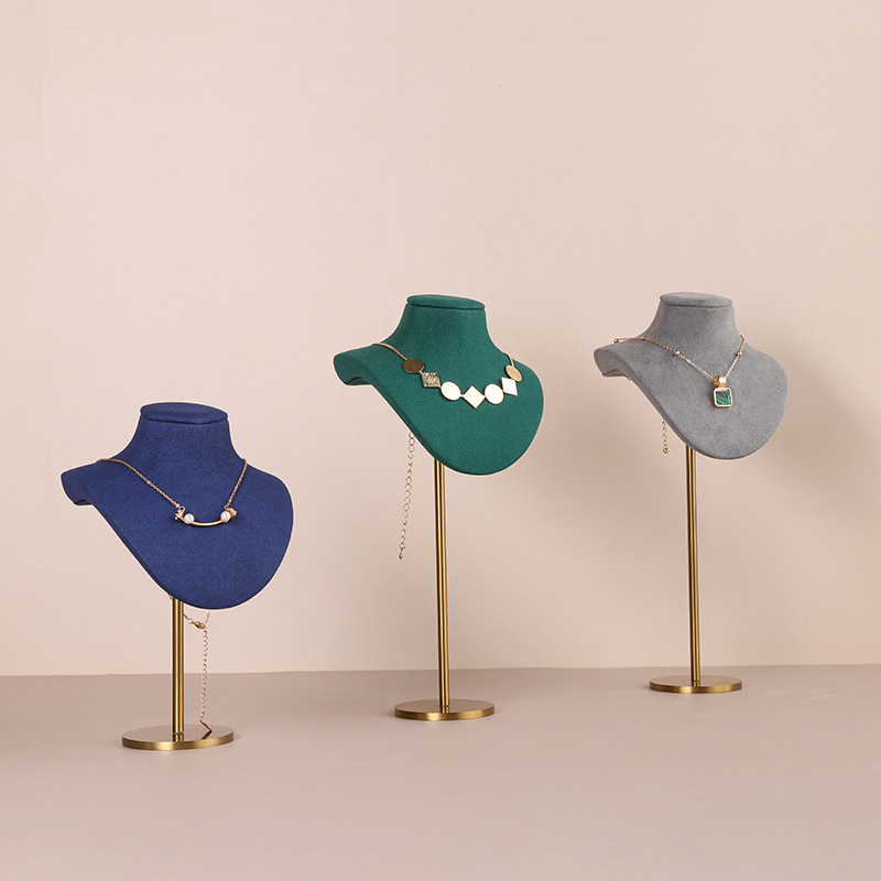 Luxury Velvet Jewelry Display  – Luxury Lifestyle Photography Bewertung und Preis