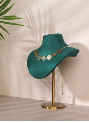 Luxury Velvet Jewelry Display  – Luxury Lifestyle Photography Bewertung und Preis