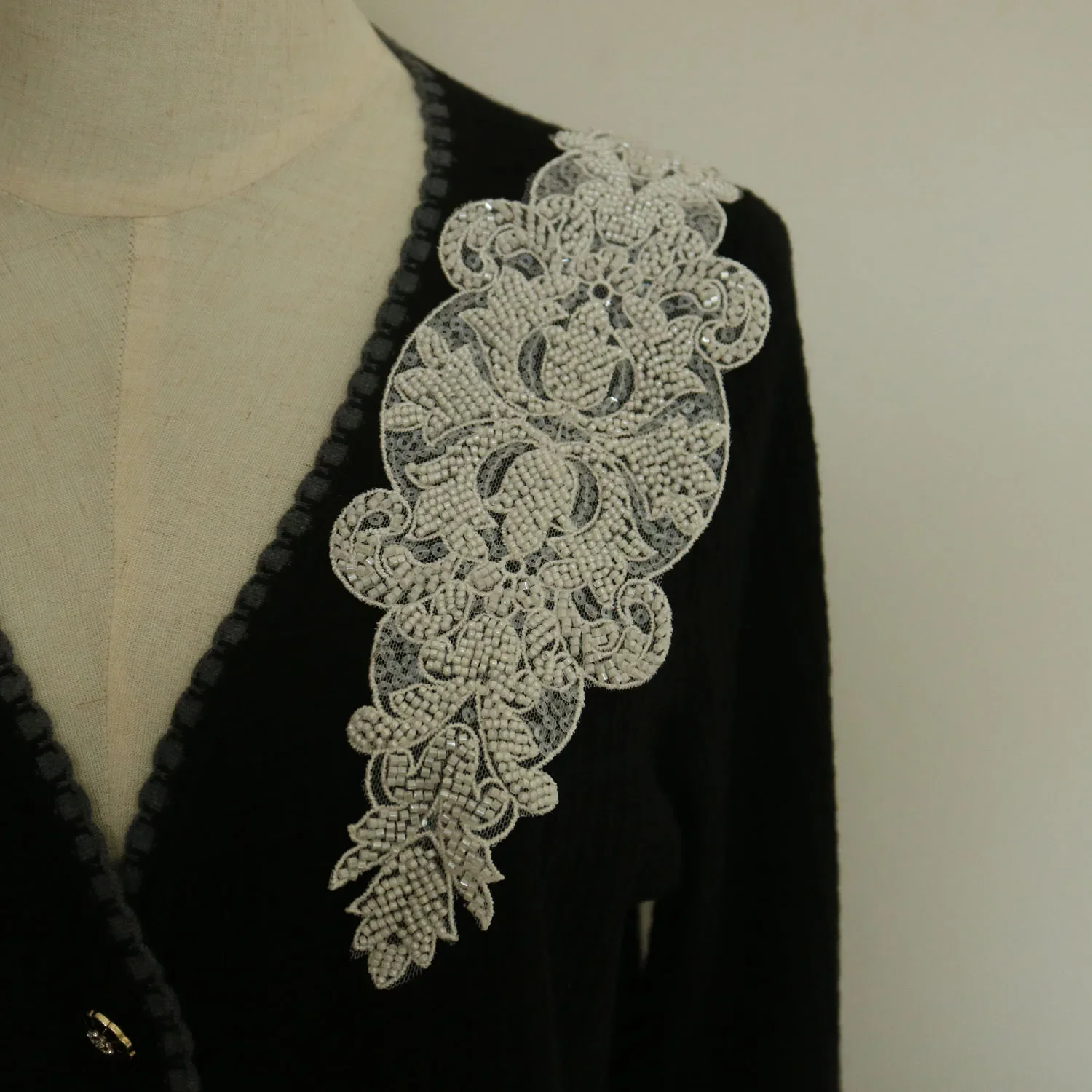 Luxury flower beaded embroider – Luxury Lifestyle Photography Bewertung und Preis